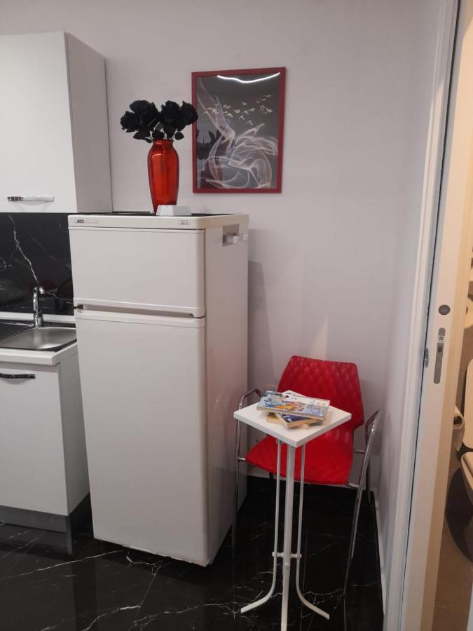 Lux House Airport Guest house *