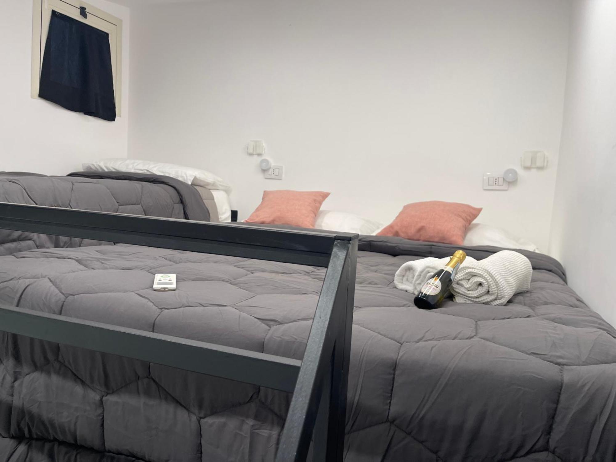Lux House Airport Guest house *