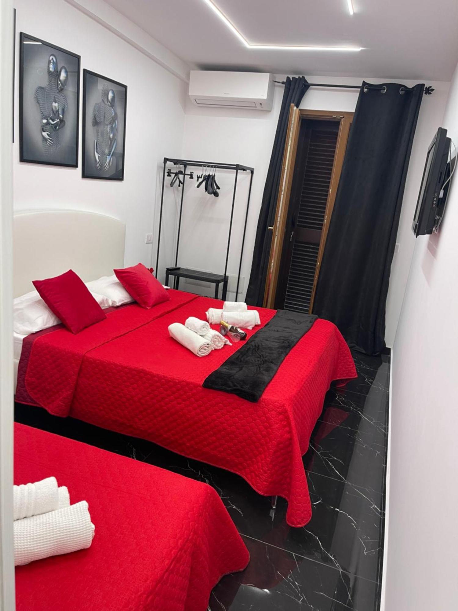 Guest house Lux House Airport *