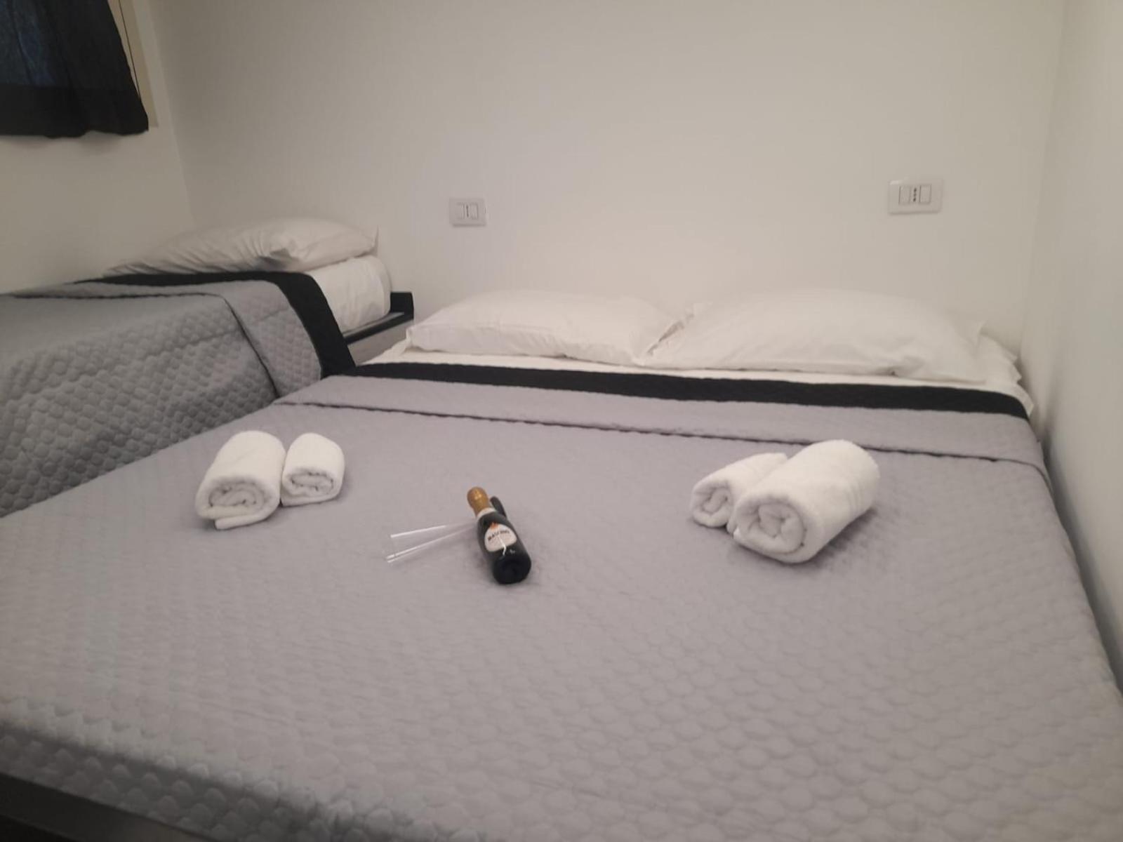 Guest house Lux House Airport *